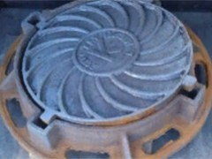 Люк чугунный тяжелый